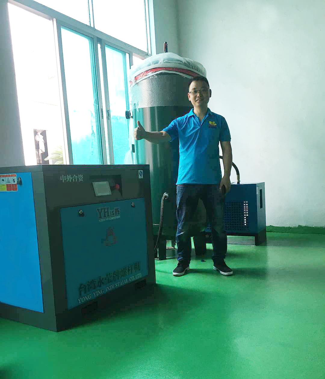 權偉節能螺桿空壓機