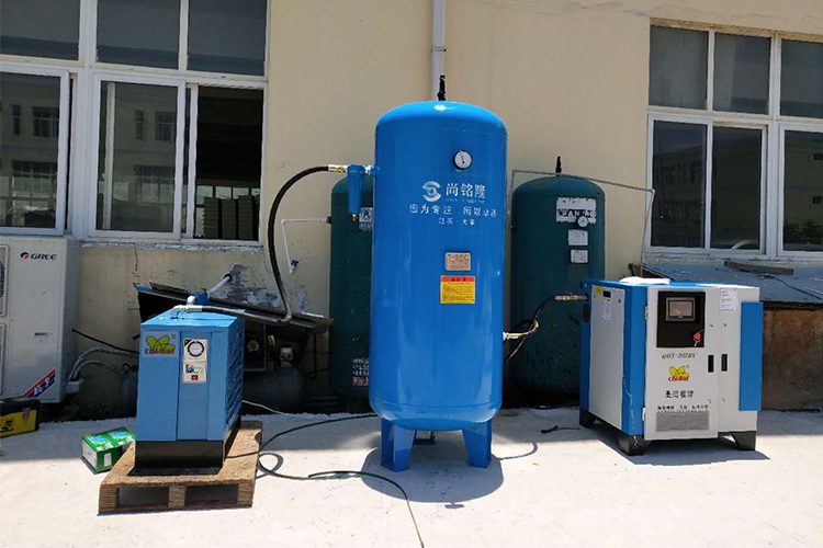 權(quán)偉永瑩螺桿空壓機(jī)廠家 權(quán)偉永瑩螺桿空壓機(jī)廠家